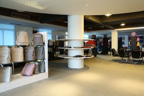 show room-1(001).jpg